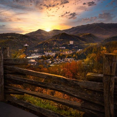 Mountain Eden, Hot Tub, Resort Pool, Wifi, 1089 Free Tickets Each Paid Day, Dollywood And More Gatlinburg Exteriér fotografie