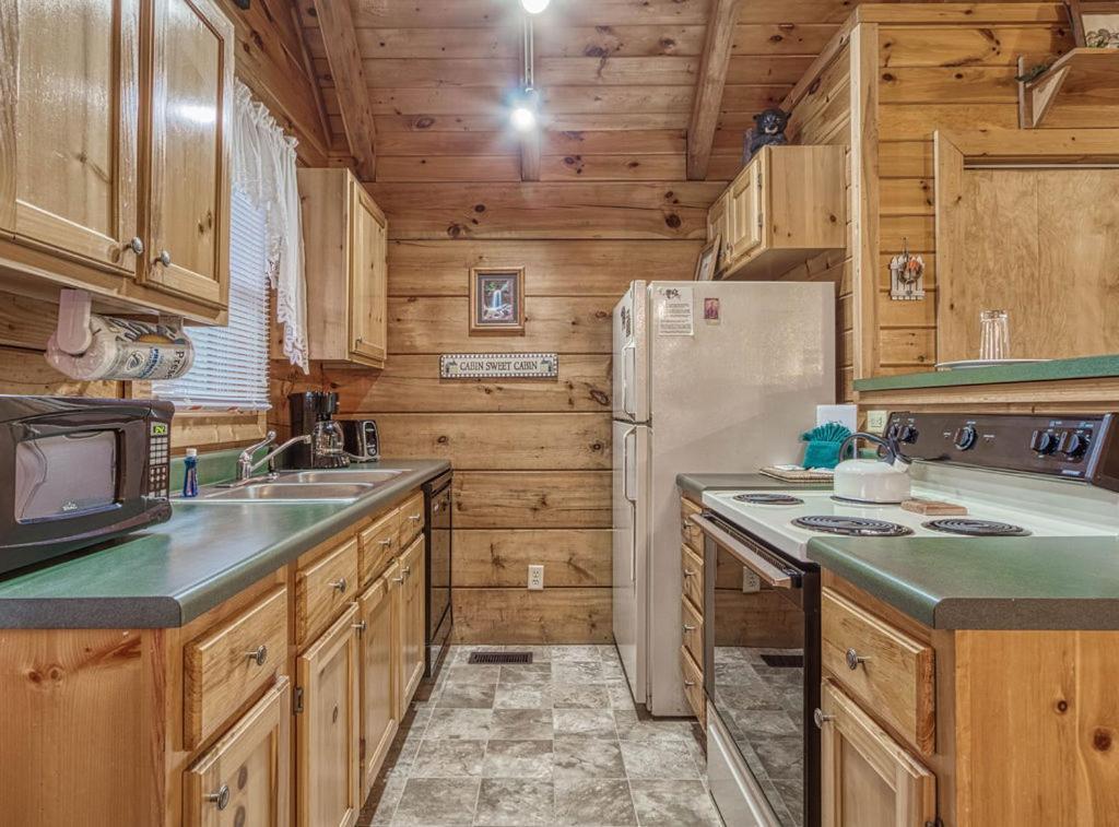 Mountain Eden, Hot Tub, Resort Pool, Wifi, 1089 Free Tickets Each Paid Day, Dollywood And More Gatlinburg Exteriér fotografie