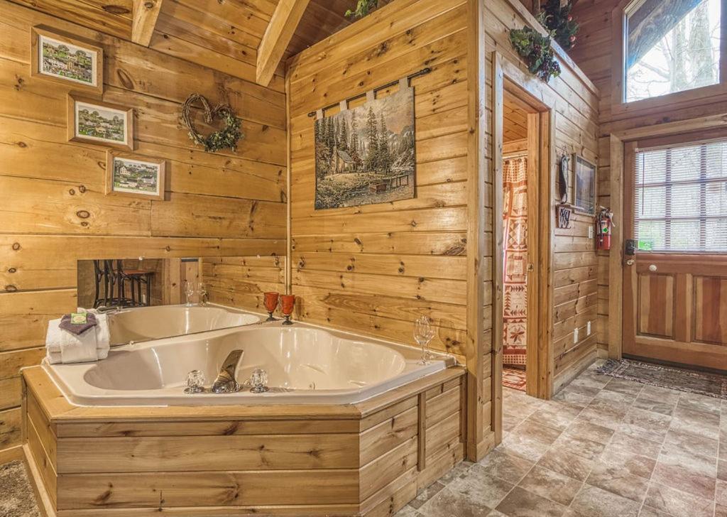 Mountain Eden, Hot Tub, Resort Pool, Wifi, 1089 Free Tickets Each Paid Day, Dollywood And More Gatlinburg Exteriér fotografie