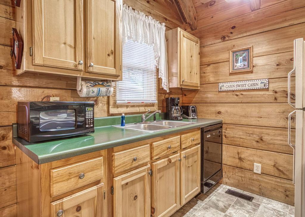 Mountain Eden, Hot Tub, Resort Pool, Wifi, 1089 Free Tickets Each Paid Day, Dollywood And More Gatlinburg Exteriér fotografie
